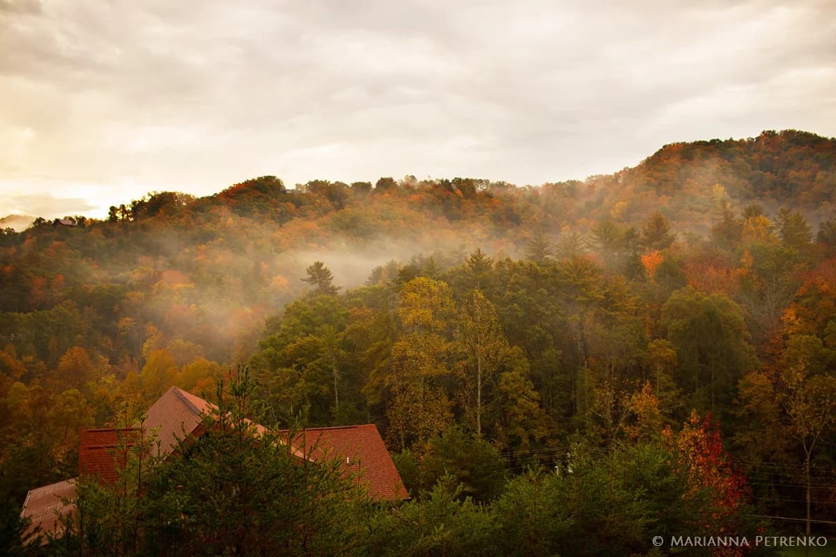 Misty autumn mountain views near Dollywood at Moose Hollow Lodge in the Smoky Mountains