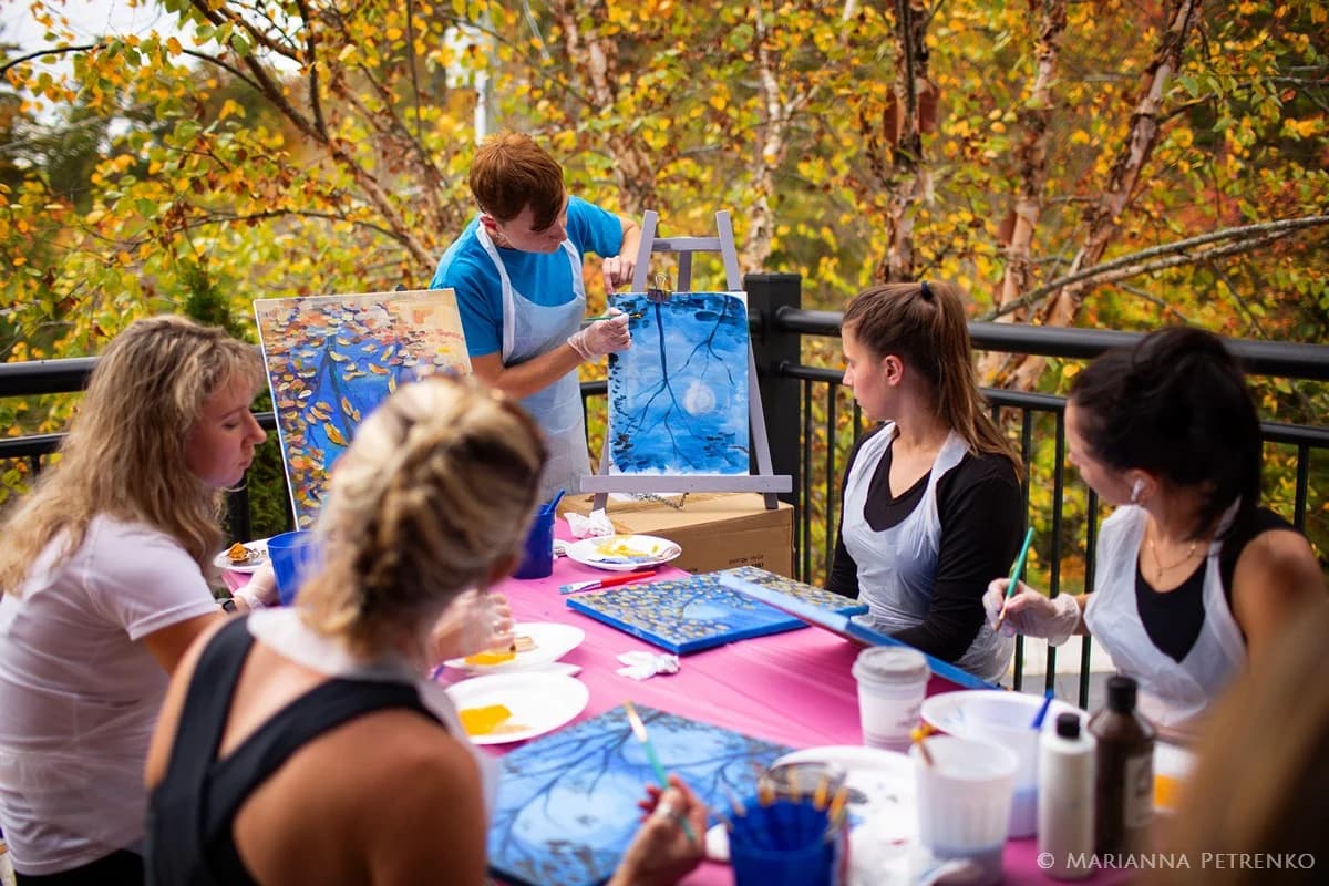Outdoor painting class on a deck with fall foliage at Moose Hollow Lodge in Pigeon Forge near Smoky Mountains