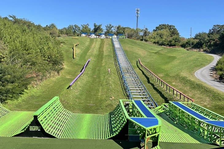 tennessee-pigeon-forge-top-rated-attactions-roll-down-hill-outdoor-gravity